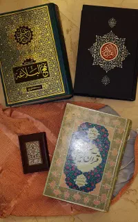 قرآن، نهج البلاغه، کتب مذهبی و دینی