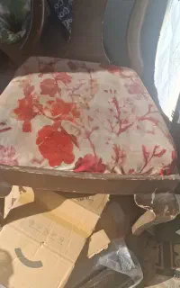 صندلی چوبی