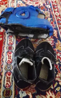 کلاه بوکس و کتانی بوکس
