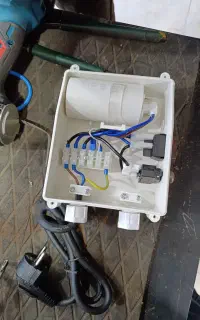 نصاب وتعمیرات و سم پیچی شناور کف کش بالابر