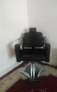 صندلی آرایشگاه نو هستش بدون زدگی