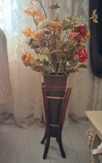 گلدان چوبی و گل