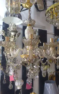 تمامی لوسترها حراج شد