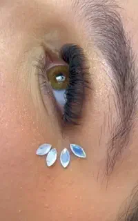 کاشت مژه با قیمت ویژه