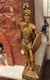 دو عدد مجسمه سرباز