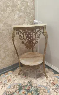 میز برنجی در حد نو