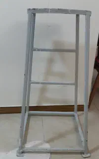چهار پایه آهنی