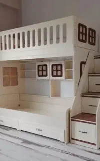 تخت دوطبقه ی پنجره دار/چکی