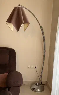 آباژور ایستاده