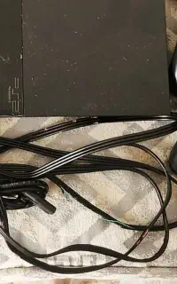 PS2 با 3 دسته و 11 تا CD
