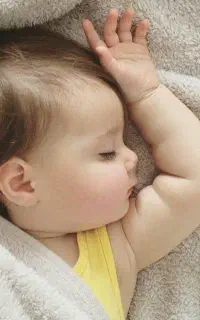 خواهان یه خانم جهت پرستاری از بچه 4 ماهه