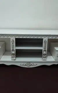 میز تلوزیون و ساعت ست