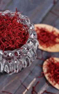 زعفران اصل دو مثقال موجود زیر قیمت