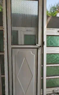 درب آلومینیومی به همراه چهار چوب