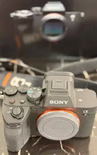 دوربین سونی آلفا در حد آکSony Alpha 7 IV / (A7 IV)