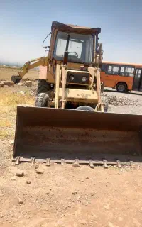 یکدستگاه بیل مکانیکی. بیل بکهو