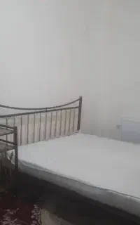 تخت ومیز توالت وتشک