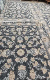 5،تخته فرش 700شانه کاشان. و6عدد پشتی به رنگ قالی
