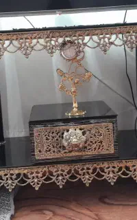 میز تلوزیون برنج و اسپیکر دوقلو