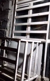 جوشکار سیار ساخت درب‌وپنجره درمحل اجرای سقف سبک