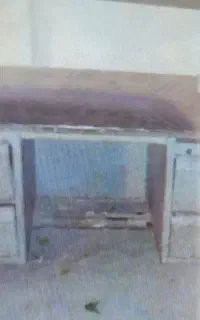 میز اهنی سالم اندازه ۸۰ و بلندی ۱و۶۰ توافقی