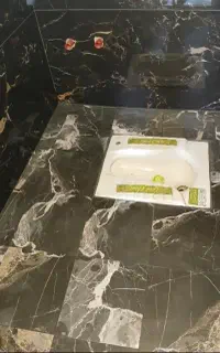 کاشی کاری و سنگ کاری و خرده کاری