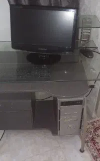 میز تحریر و کامپیتر