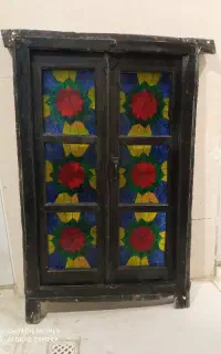 پنجره قدیمی چوبی