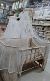گهواره چوبی ، ننی و کنار مادر