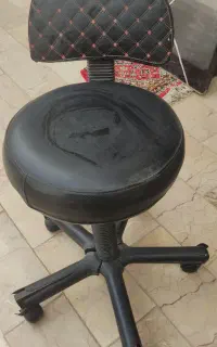 صندلی چرخ دار و قابل تنظیم ارتفاع
