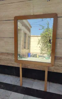 آینه ی قدی با قاب چوبی