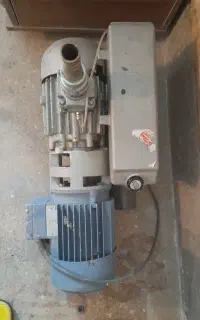 پمپ وکیوم ۱۵۰ متری بوش