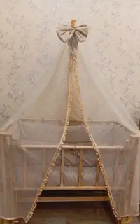 تخت و گهواره کنار مادر
