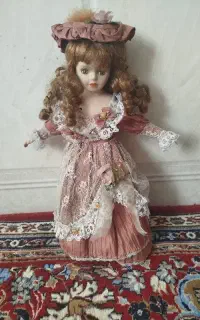 یک عدد عروسک دخترانه