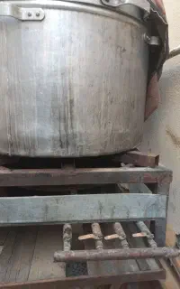 دیگ و اجاق گاز بزرگ
