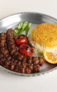 استخدام آشپز و کمک آشپز و کارگر آشپزخانه