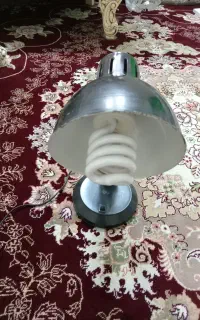 چراغ مطالعه پر نور و کاربردی