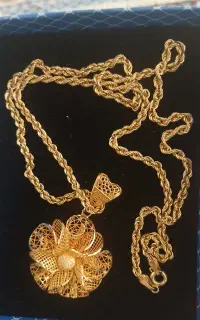 گردنبند وگوشواره