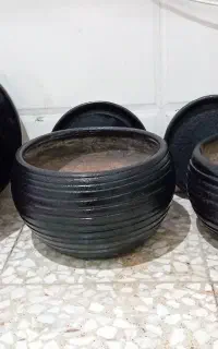 ۳عدد گلدان سفالی با زیر گلدان سفالی