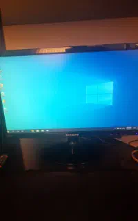 مانیتور و کیس و بلند گو و کیبورد