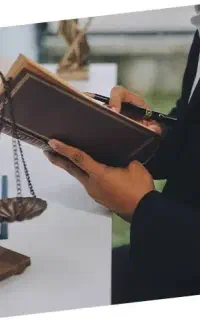 وکیل پایه یک دادگستری و مشاور متخصص حقوقی
