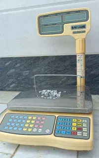 ترازو و قفسه توری