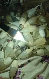 تعدادی لامپ افتابی و مهتابی
