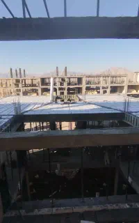کارگر نیمه وارد سیم زن