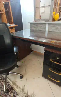 میز چوبی مدیریتی با صندلی