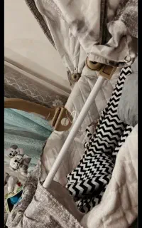 تخت کنار مادر
