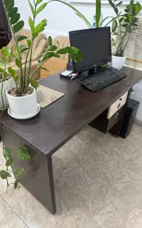 میز تحریر تمیز در شهر بوشهر
