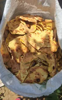 نان خشک خوراک حیوانات