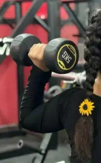 مربی  در باشگاه و منزل