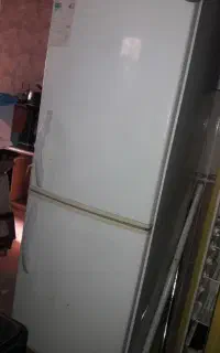 دو عدد یخچال  یکی معمولی و یخچال فریز پارس ۴ کشاب